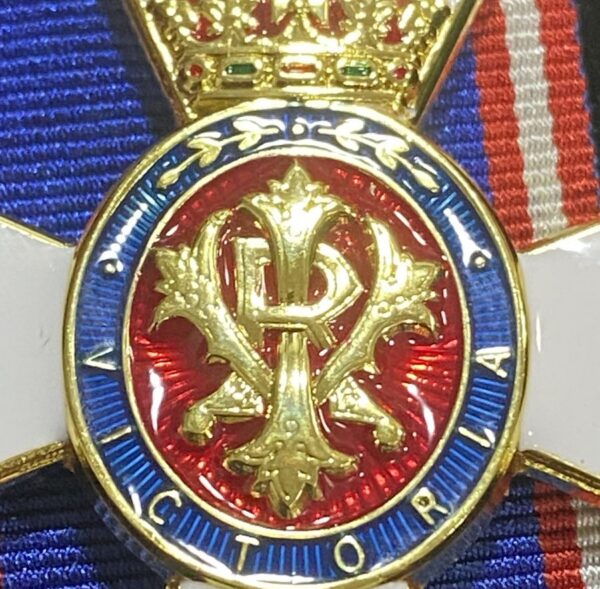 Royal Victorian Order Commander / Lieutenant